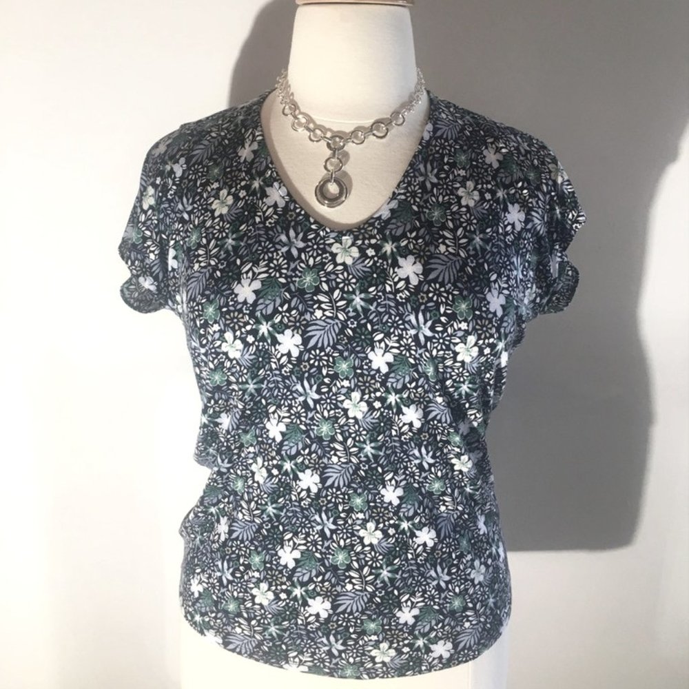 LOFT Medium shirt 100% Polyester